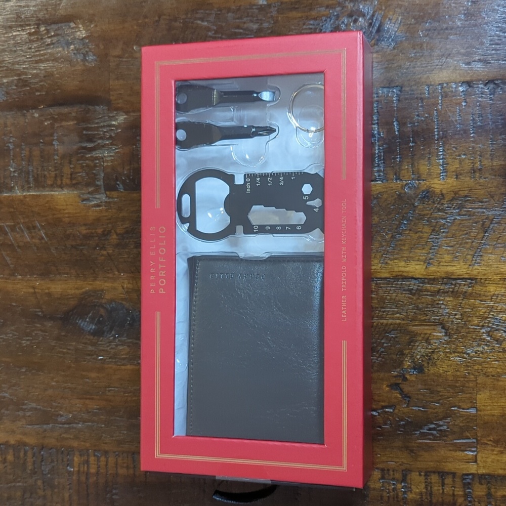 Perry Ellis Bifold Leather Wallet With Keychain Tool Set